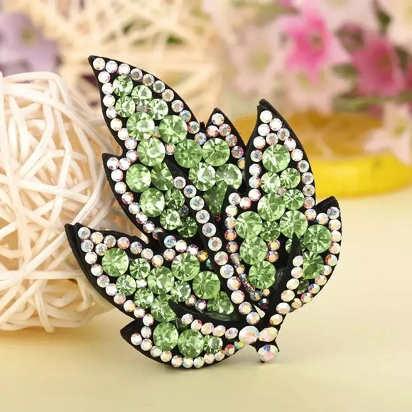 VQ Rhinestones Leaf Brooch - Picture 1 of 5
